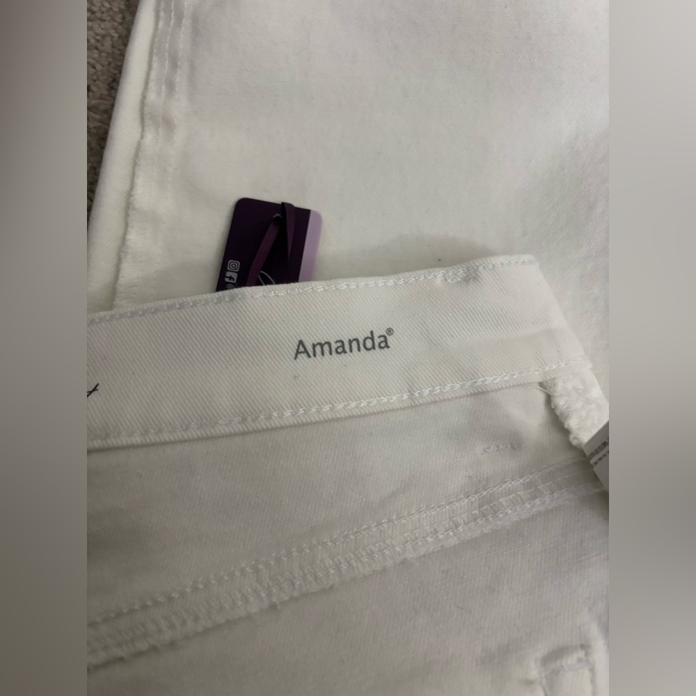 Gloria Vanderbilt Amanda
Heritage Fit Capri Classic Rise Crystal
White size 10 - Picture 15 of 16